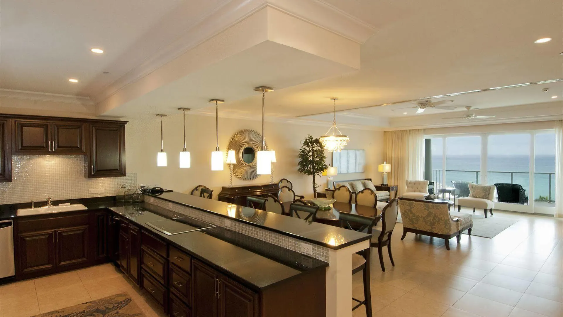 Caribbean Club Boutique Hotel, Grand Cayman Seven Mile Beach Каймановы острова