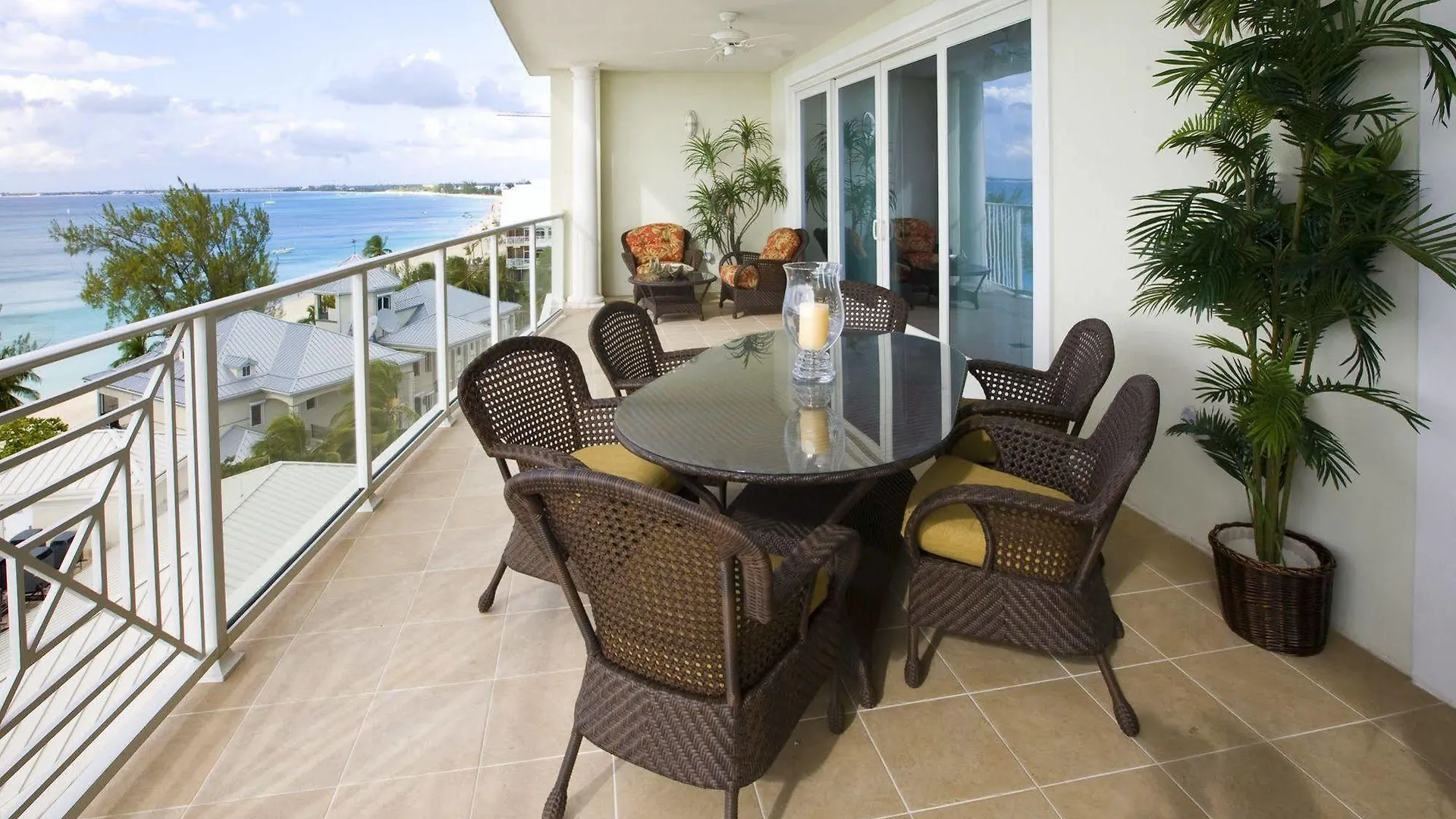 Отель Caribbean Club Boutique Hotel, Grand Cayman Seven Mile Beach