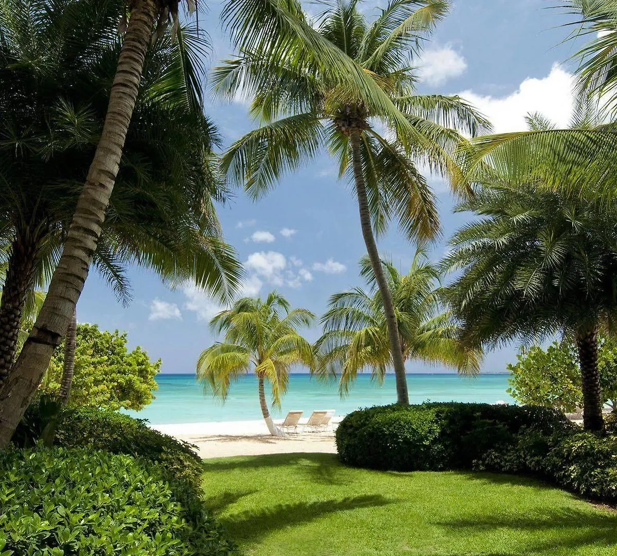 Caribbean Club Boutique Hotel, Grand Cayman Seven Mile Beach Отель