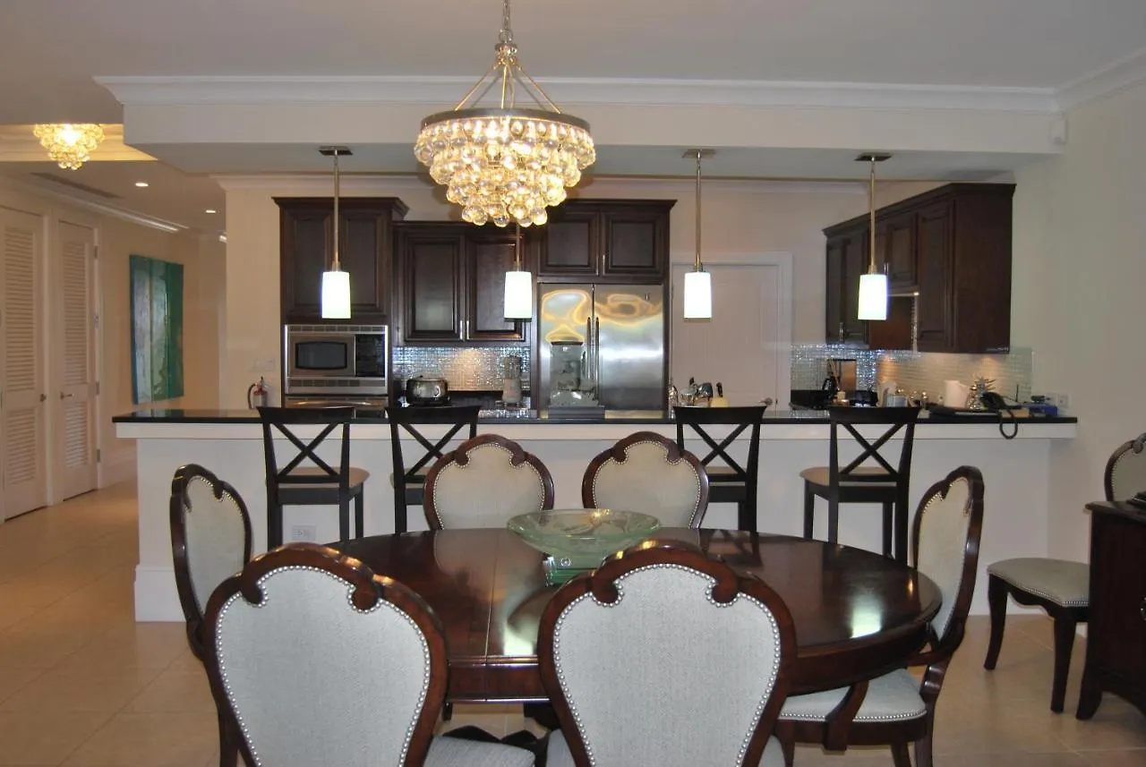 Caribbean Club Boutique Hotel, Grand Cayman Seven Mile Beach Каймановы острова